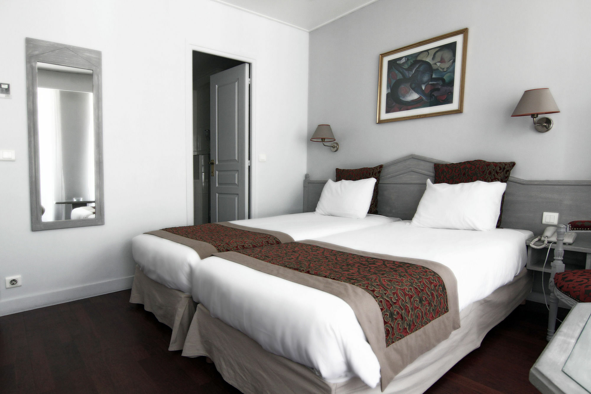 Moris Grands Boulevards Hotel